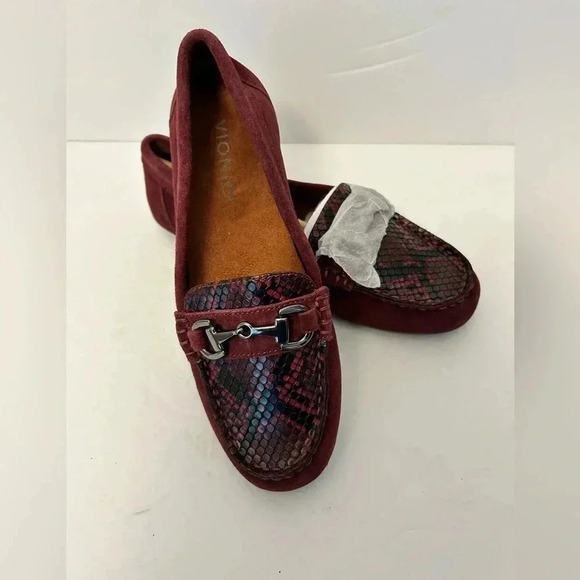 Vionic Suede Snake Print Loafers Slip On Red Silver Moccasin Sz 5 Classic Office - Picture 1 of 9